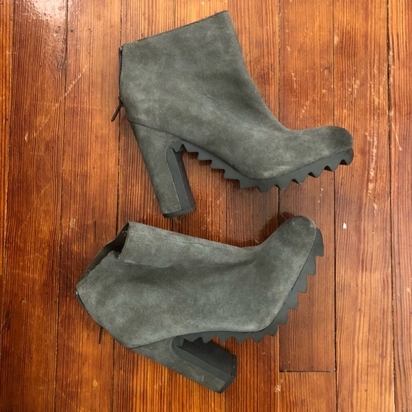 Circus by Sam Edelman Grey suede bootie - Picture 1 of 6